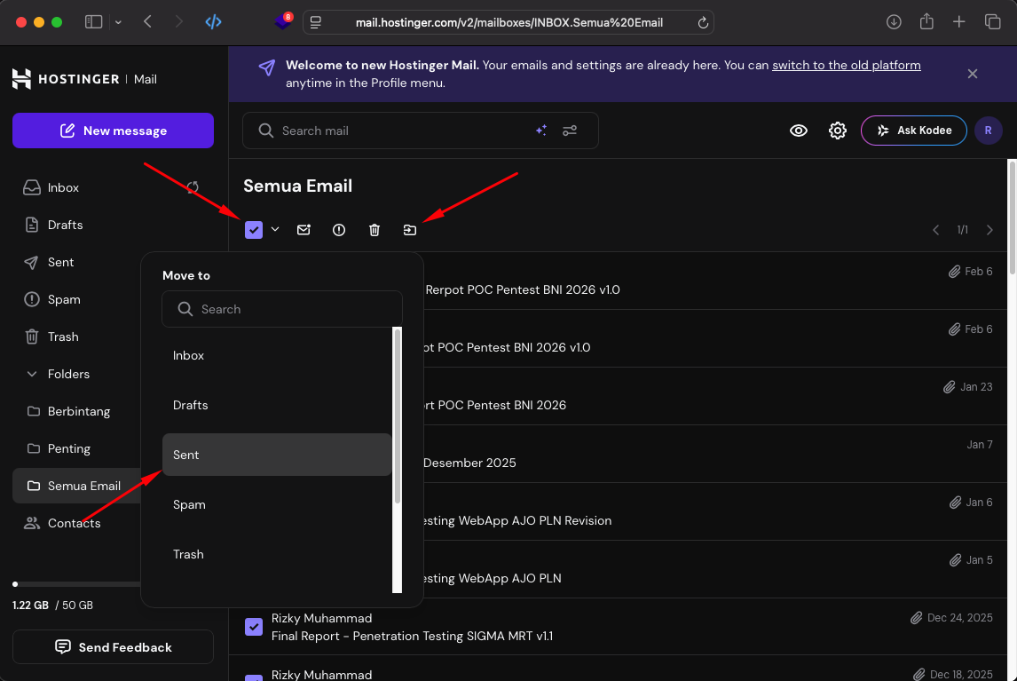 Memilih email dan menu Move to Sent
